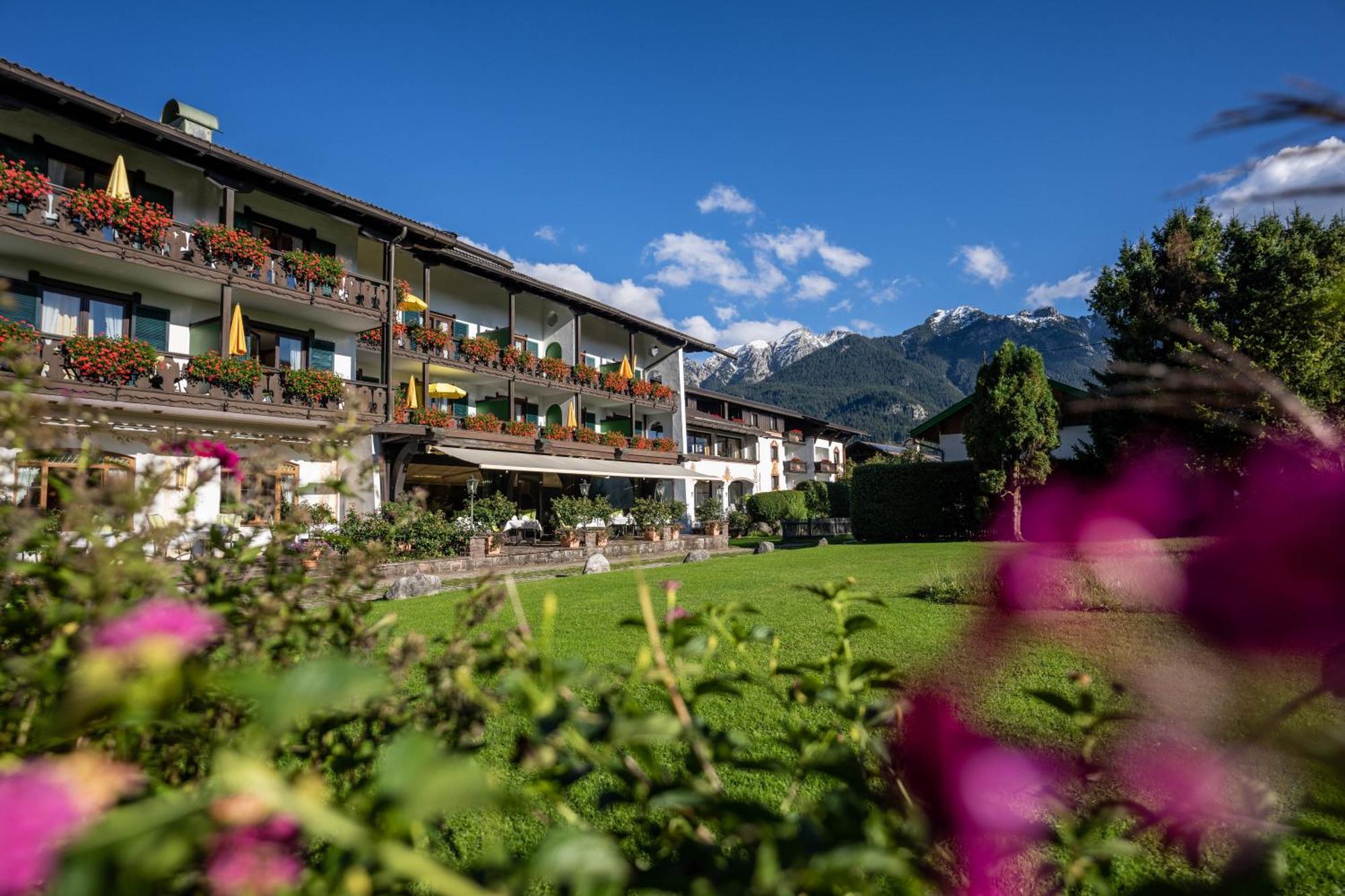 Parkhotel Wallgau 4 Sterne Superior Alpenjuwel Mit Spa Genuss, Golf & Wellness In Der Karwendel-Region Tradition Trifft Eleganz Im Stilvollen Rueckzugsort Luaran gambar