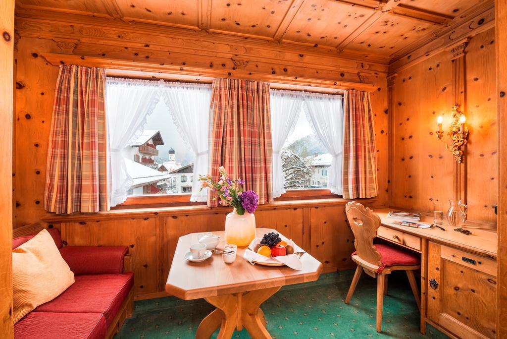 Parkhotel Wallgau 4 Sterne Superior Alpenjuwel Mit Spa Genuss, Golf & Wellness In Der Karwendel-Region Tradition Trifft Eleganz Im Stilvollen Rueckzugsort Luaran gambar